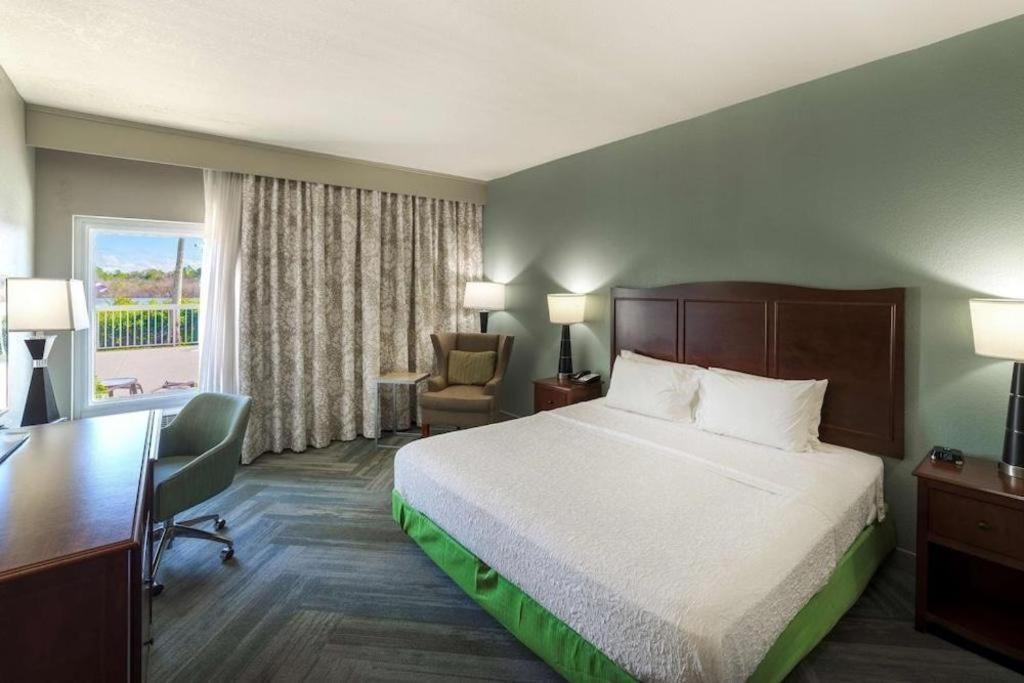 Holiday Inn Express Hotel & Suites Port Charlotte Exterior foto
